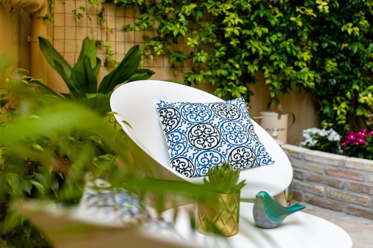 קליארי Lucenova Suite Guest-House מראה חיצוני תמונה