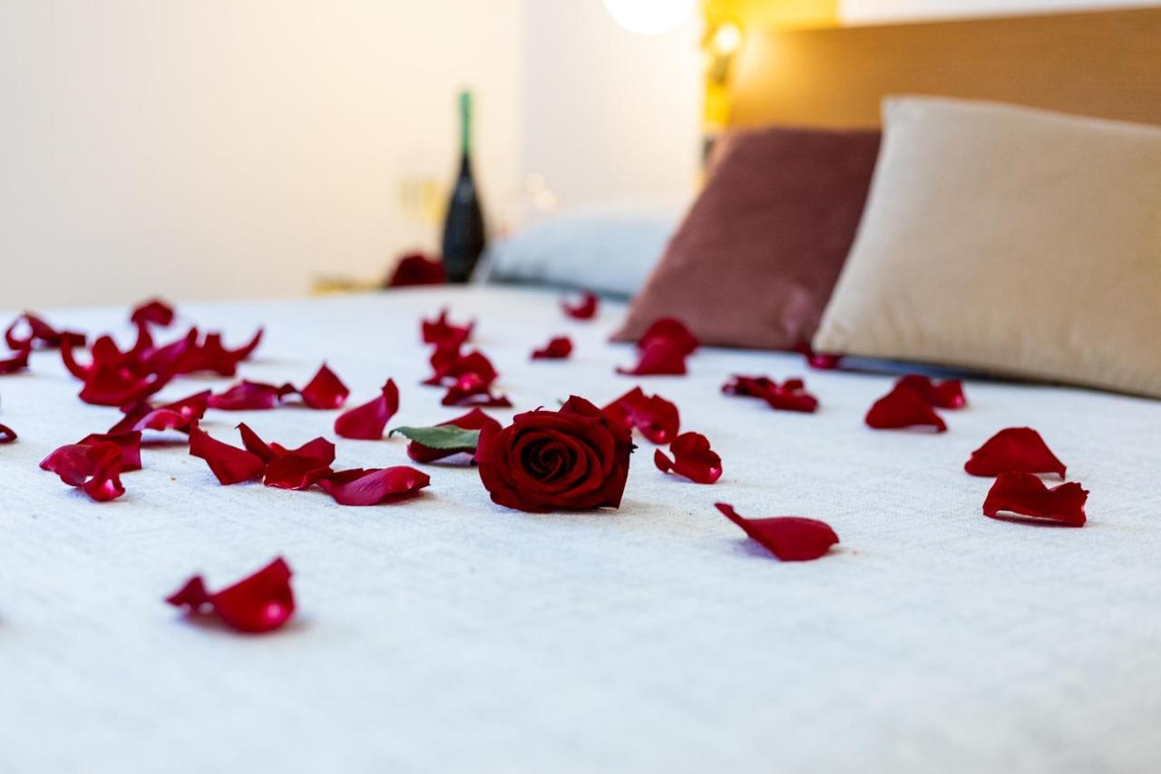 קליארי Lucenova Suite Guest-House מראה חיצוני תמונה